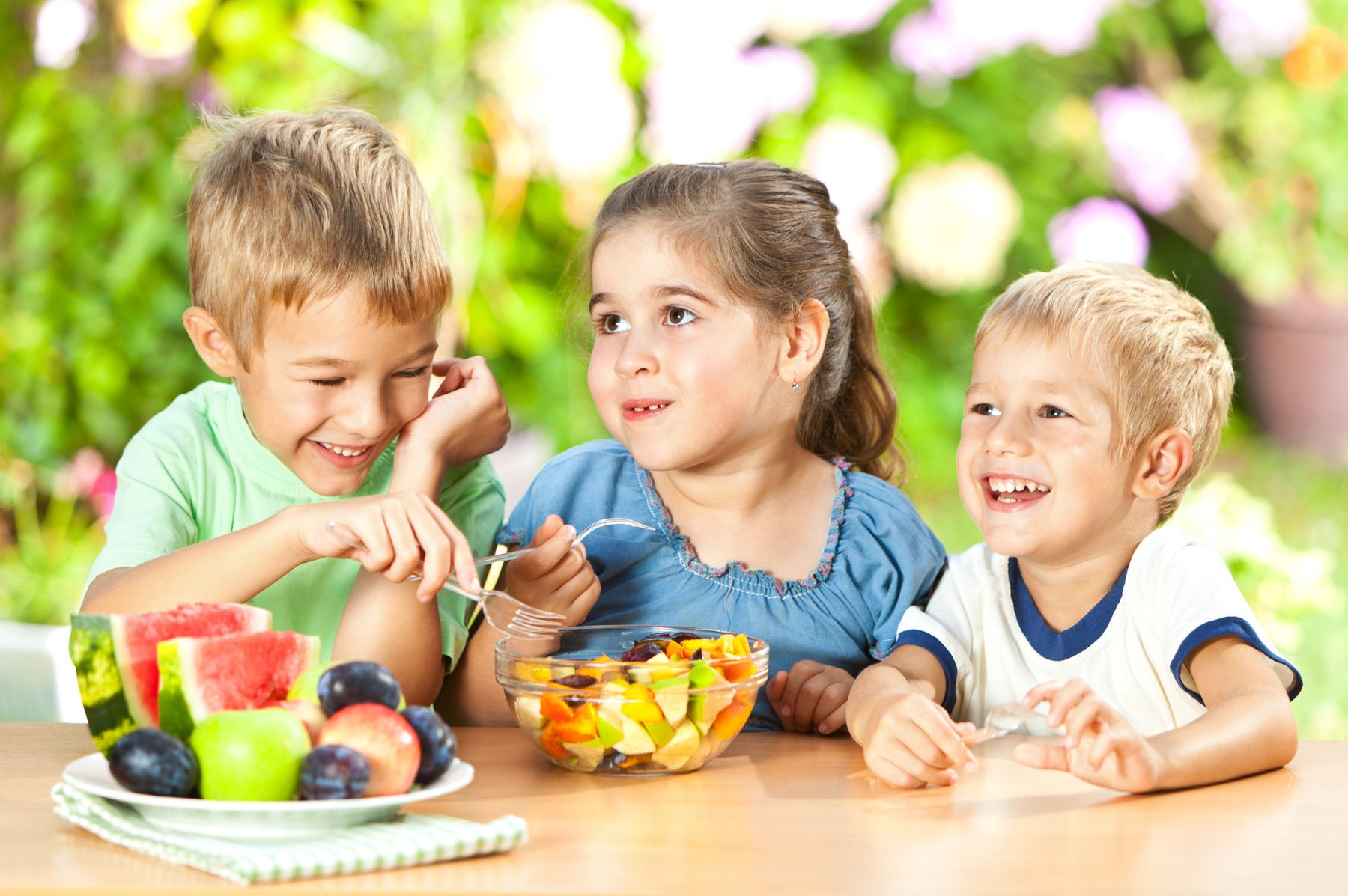 Children eating fruit